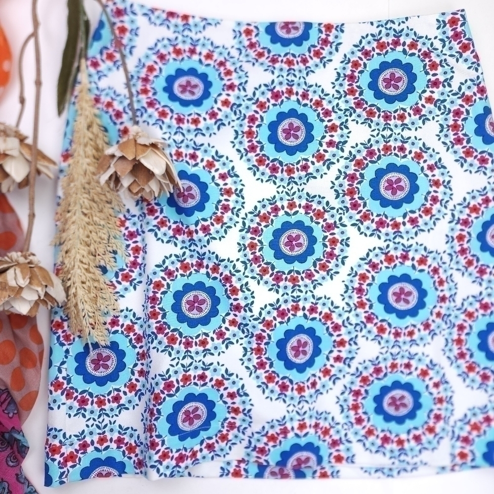 New Talbots Sz 4 Blue White Red Pixie Floral Skirt Size 4 - Picture 6 of 7